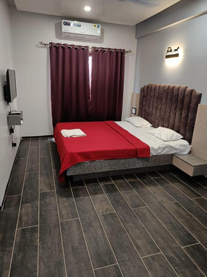 Ragvi resort Alībāg Eksteriør bilde